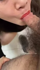 嫂子是我的胯下玩物，简介有群，高潮到意识模糊，跪在胯下吸吮淫液肉棒