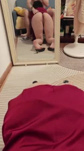 真实淫荡对白大奶超市老板娘老公终于出差，打电话也不接镜子前后入母狗